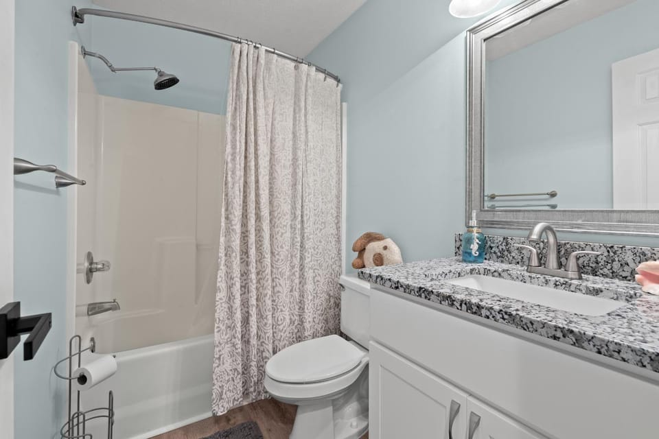Shower, Toilet, Bathroom, Bath, towels