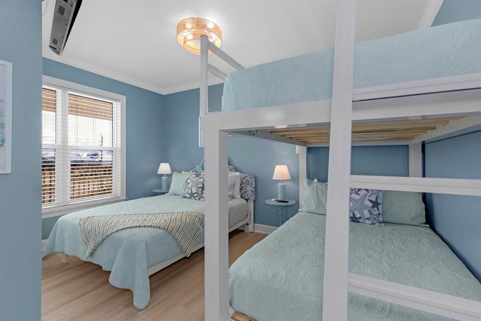 Quarter Deck Family Escape House in Dauphin Island