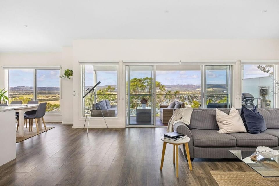 Coastal Vista Retreat - Panoramic Mt Martha Views House in Melbourne