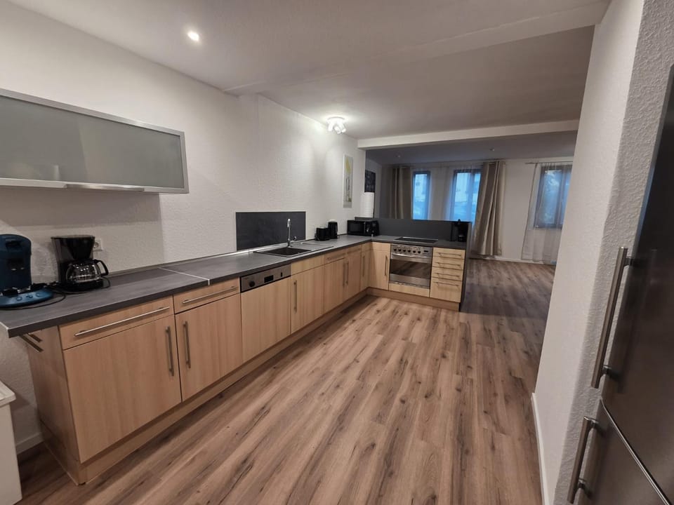 Coffee/tea facilities, Kitchen or kitchenette, dishwasher, stove, toaster, kitchen