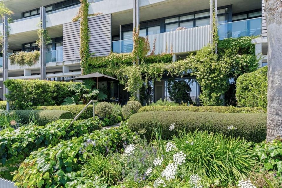 Martha's Retreat - Waterfront Luxury Apartment in Dromana