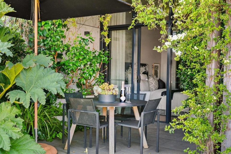 Martha's Retreat - Waterfront Luxury Apartment in Dromana