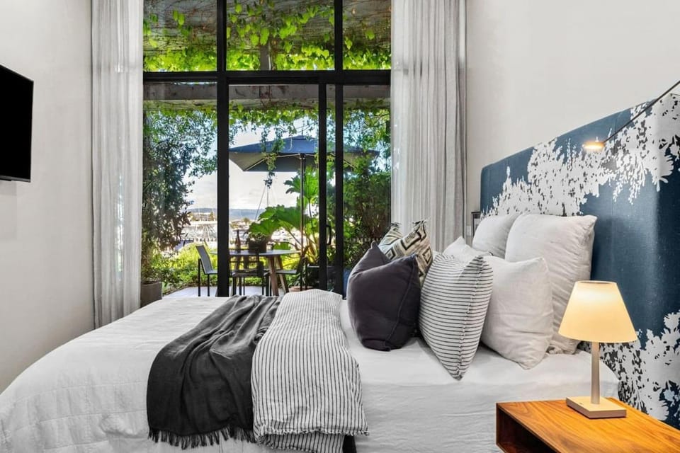 Martha's Retreat - Waterfront Luxury Apartment in Dromana