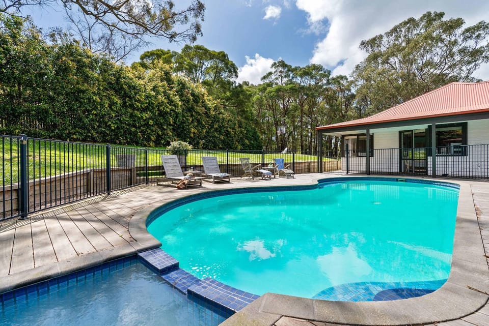 Coast n' Country - Bay Views Pool Games House in Red Hill