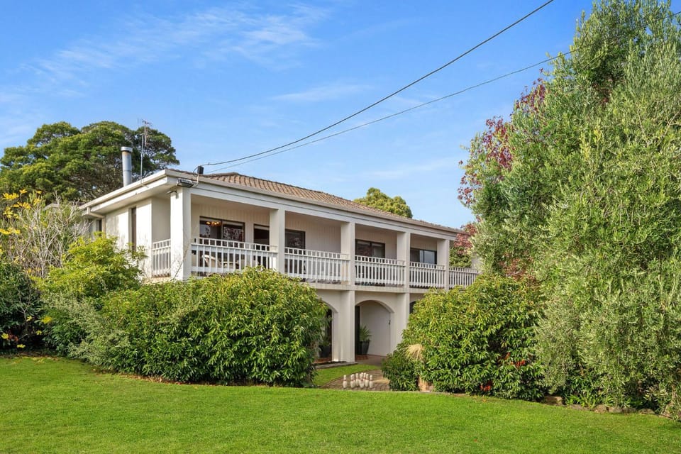 Bayview Retro - Garden Patio Games Beach House in Melbourne