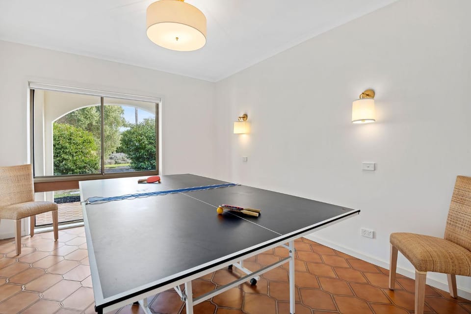 Bayview Retro - Garden Patio Games Beach House in Melbourne