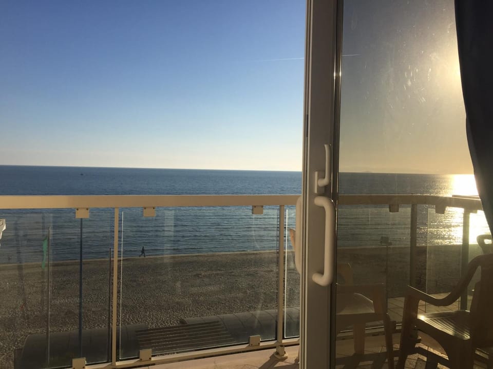 Bed, Balcony/Terrace, Bedroom, Sea view