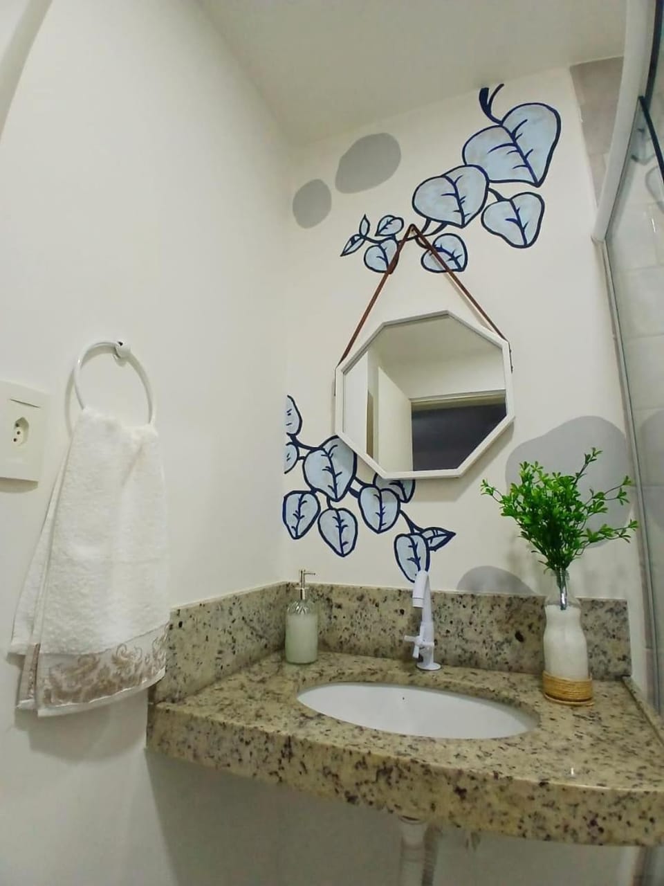 Bathroom, Decorative detail