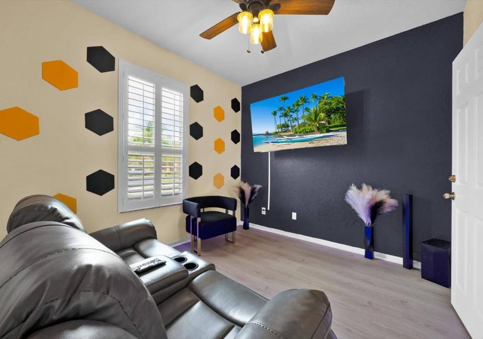 TV and multimedia, Seating area, Entertainment