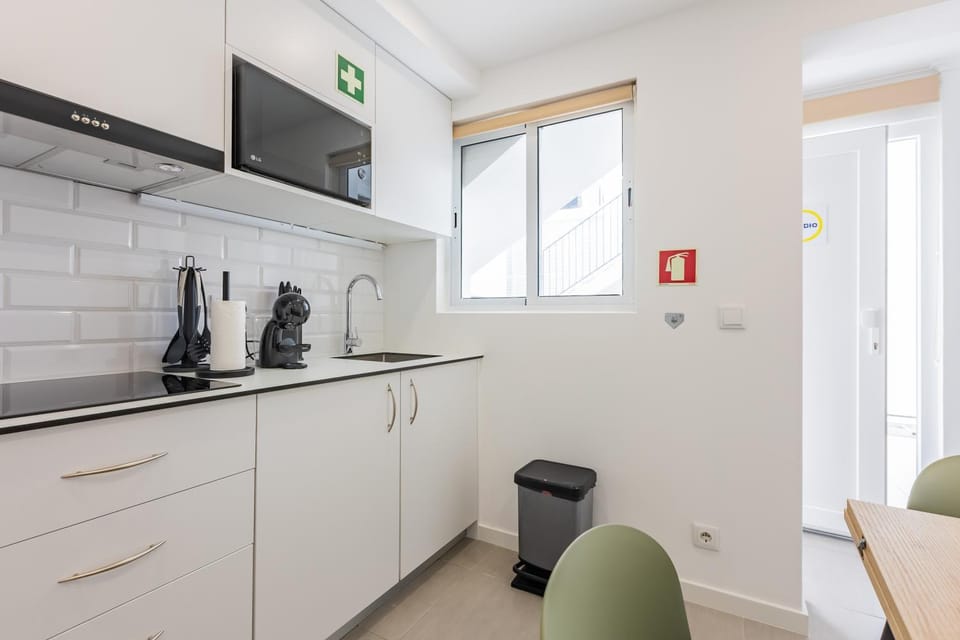 Kitchen or kitchenette, Dining area, stove