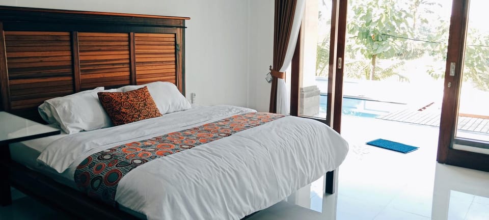 Bed, Photo of the whole room, Bedroom, Pool view, Swimming pool