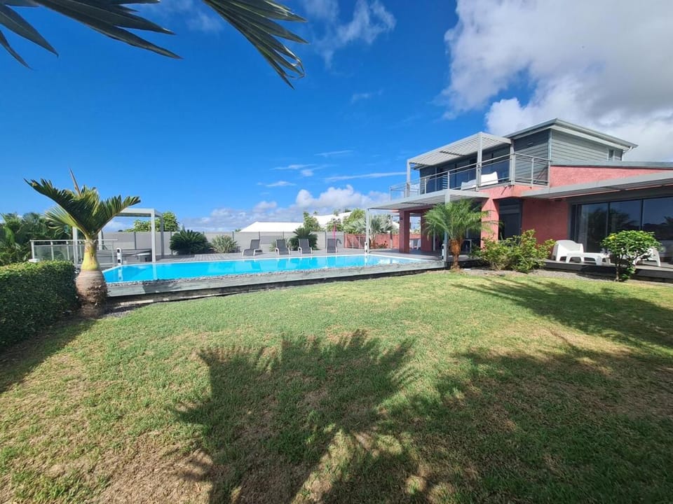 Superbe villa 5 étoile piscine, jacuzzi et plage à pied Villa in Sainte-Anne