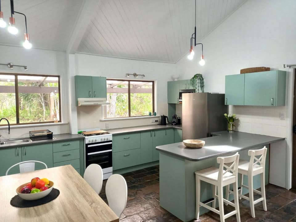 8 Bomburra Court - Rainbow Beach. Wifi. Aircon House in Rainbow Beach