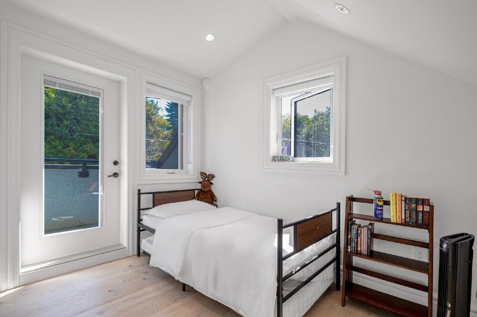 Balcony/Terrace, Bedroom, bunk bed, storage