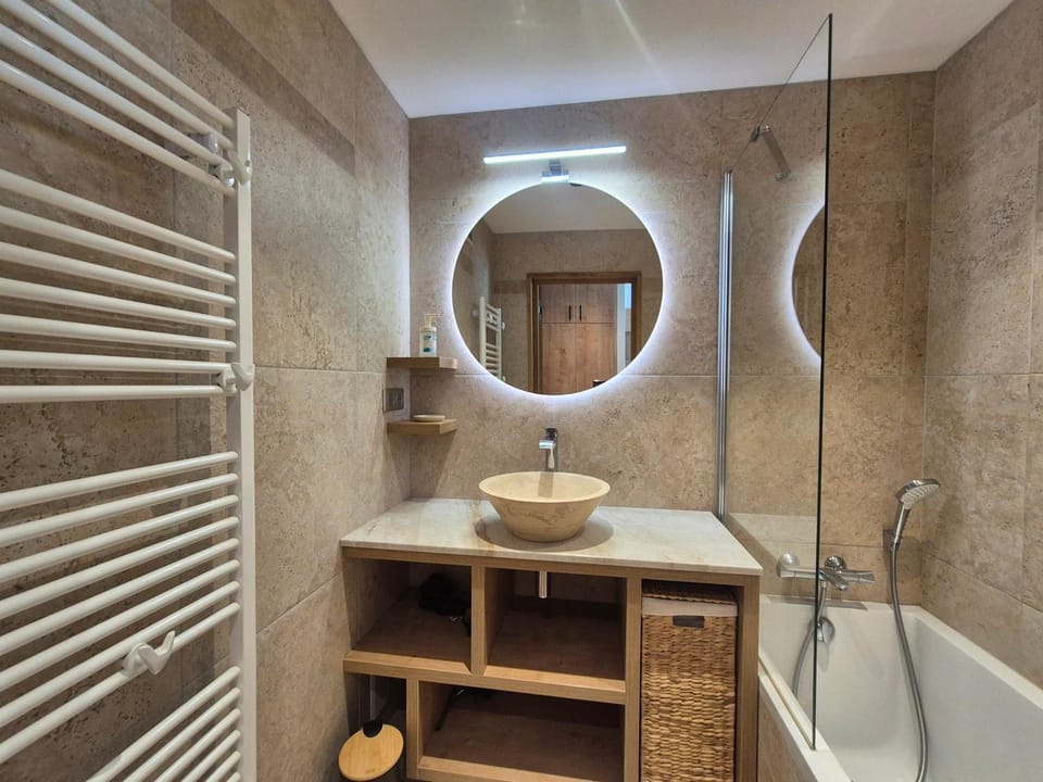 Appartement rénové à Tignes · Balcon · Wifi inclus - FR-1-502-601 Apartment in Tignes