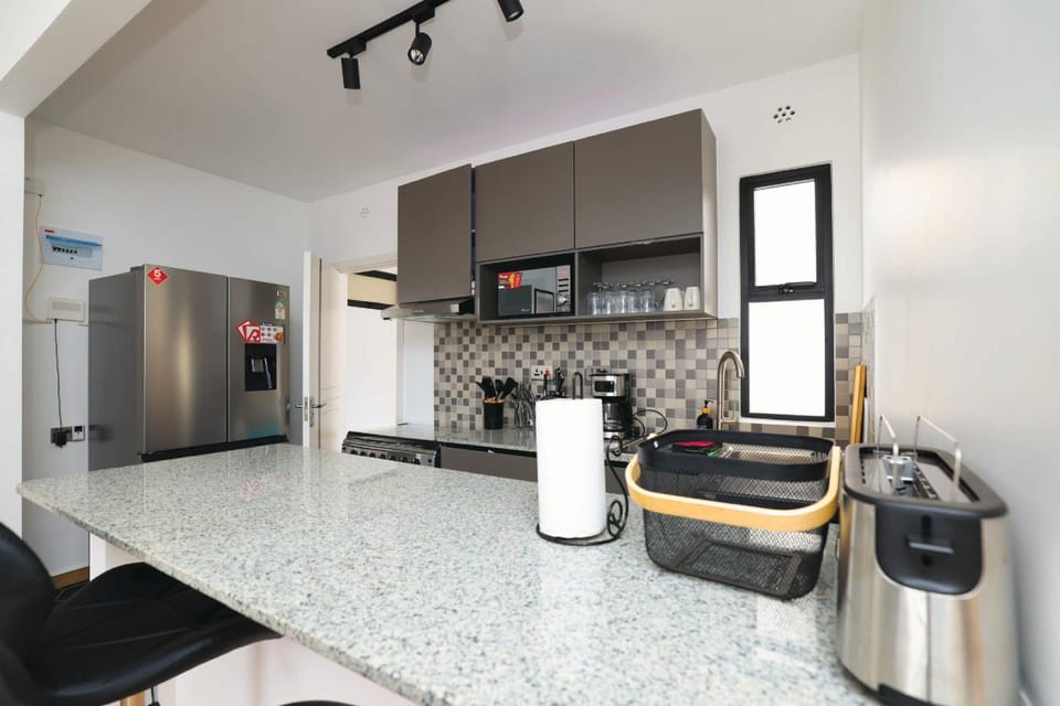 Coffee/tea facilities, toaster