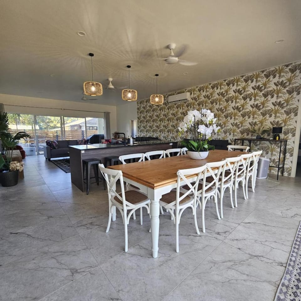 Seating area, Dining area, kitchen