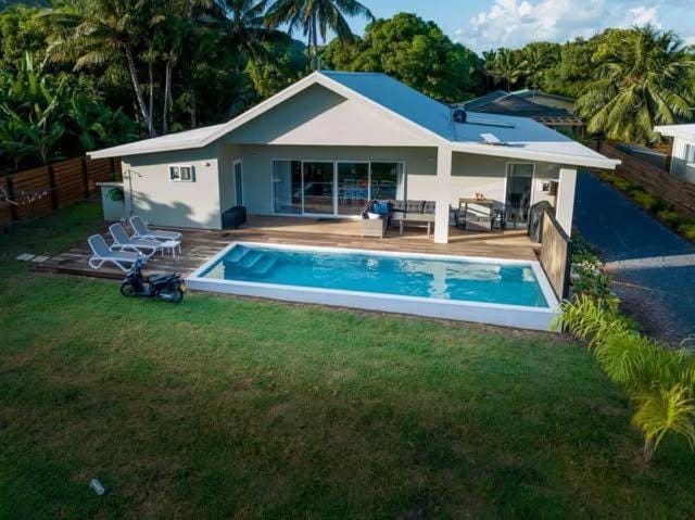 Garden view, Swimming pool, sunbed