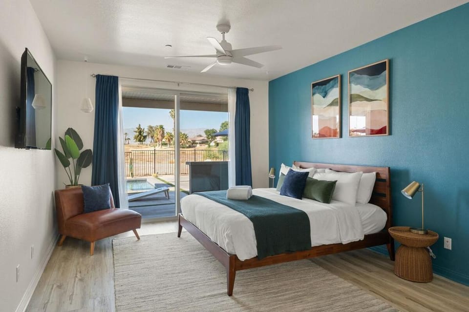 Bed, Photo of the whole room, Bedroom