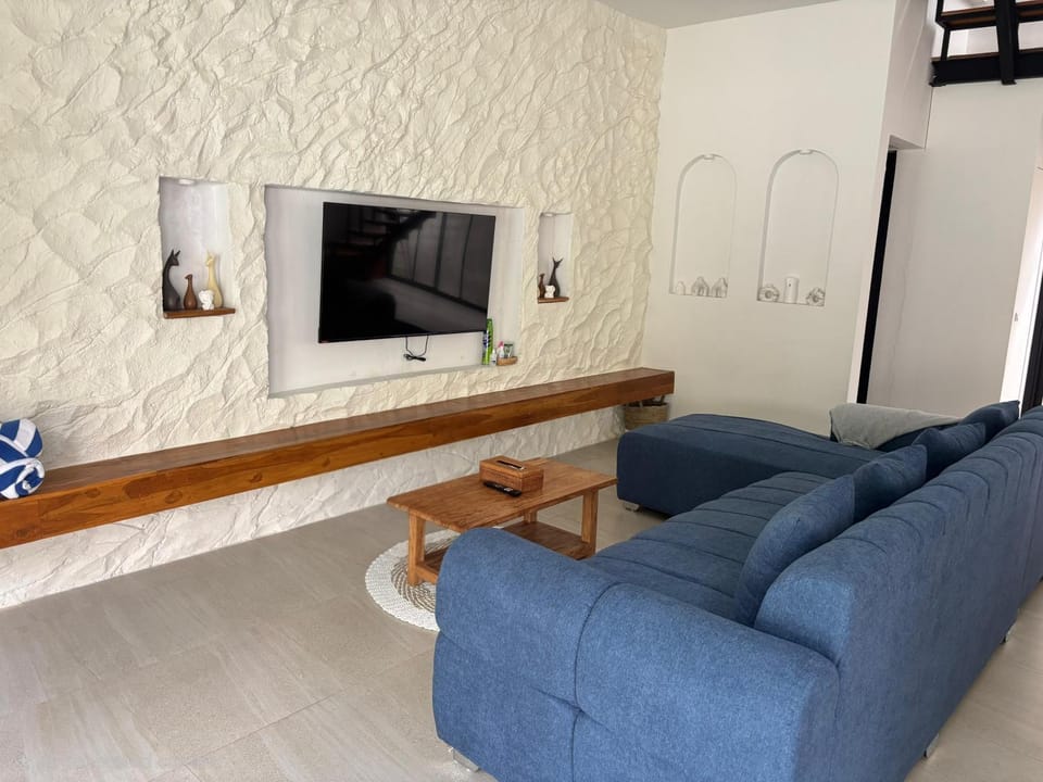 Communal lounge/ TV room, TV and multimedia, Living room, Seating area