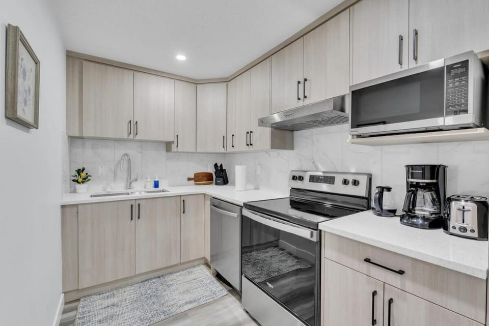 Basement in Calgary - 10 Mins from Calgary Airport Apartment in Calgary