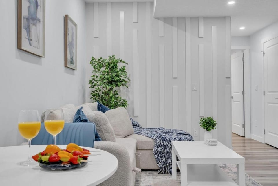 Basement in Calgary - 10 Mins from Calgary Airport Apartment in Calgary