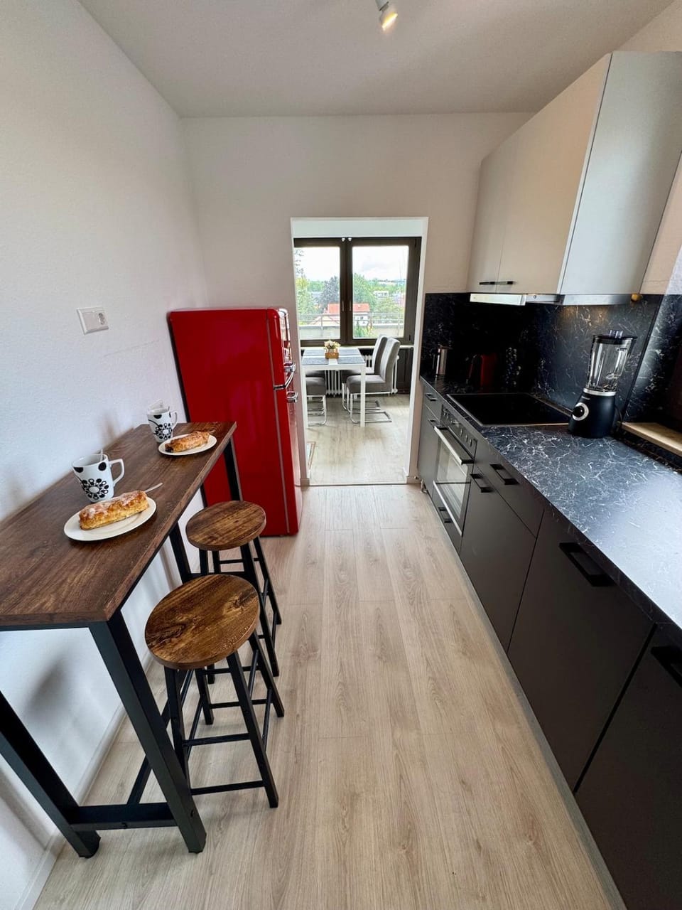 Kitchen or kitchenette, Seating area, Dining area, oven, stove
