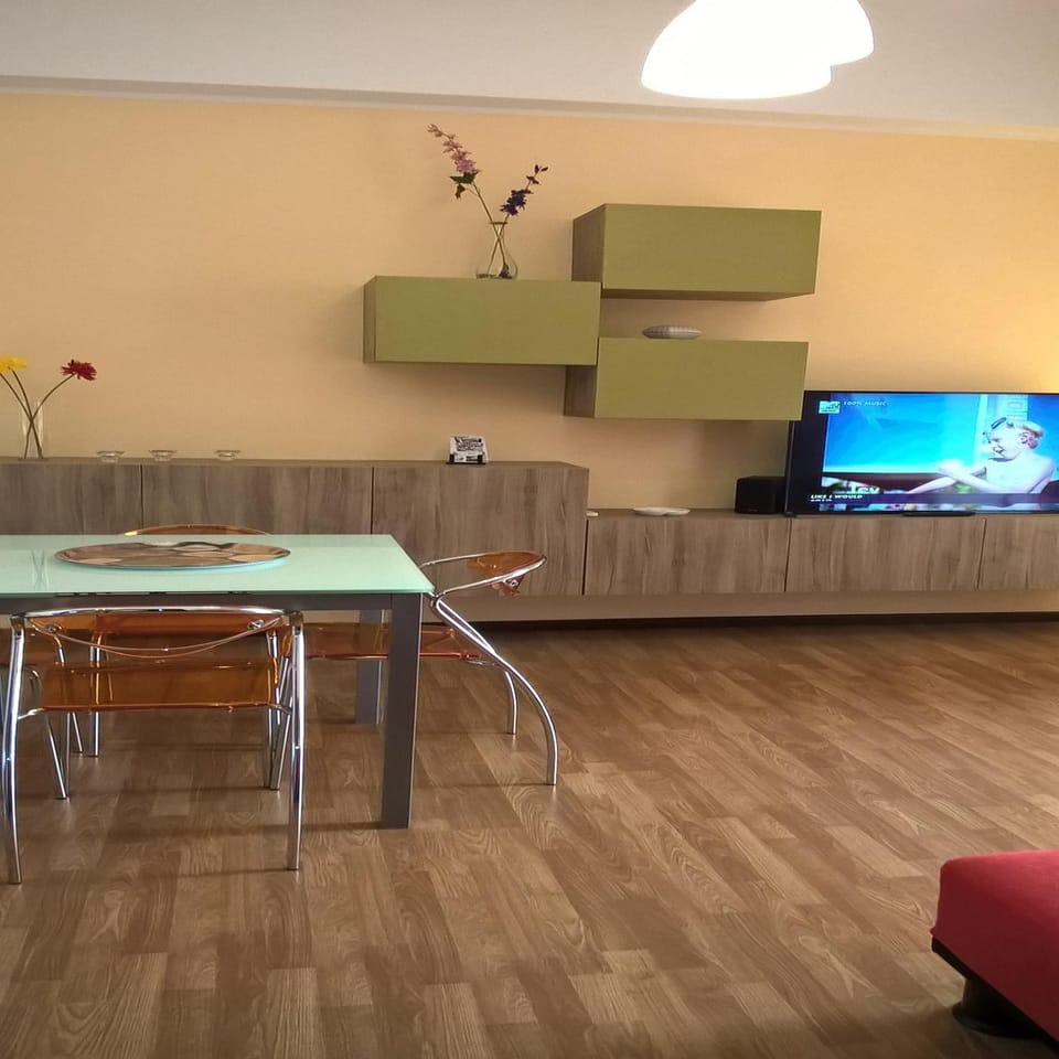TV and multimedia, Dining area