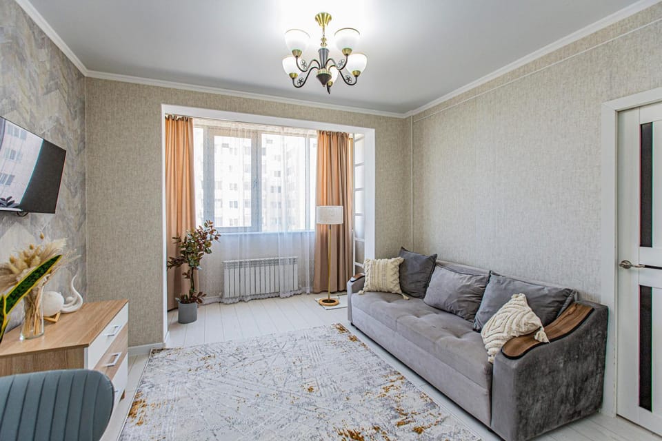Bed, TV and multimedia, Living room, Photo of the whole room, Seating area, furniture