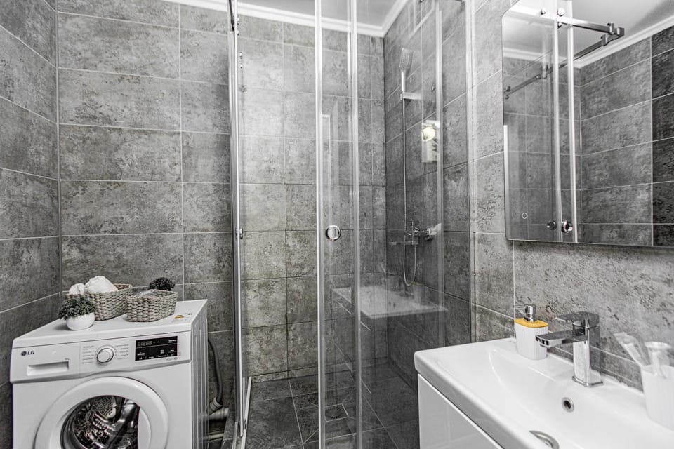 Shower, Bathroom, towels, washing machine, dryer