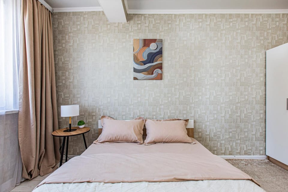 Bed, Photo of the whole room, Decorative detail, Bedroom, wardrobe