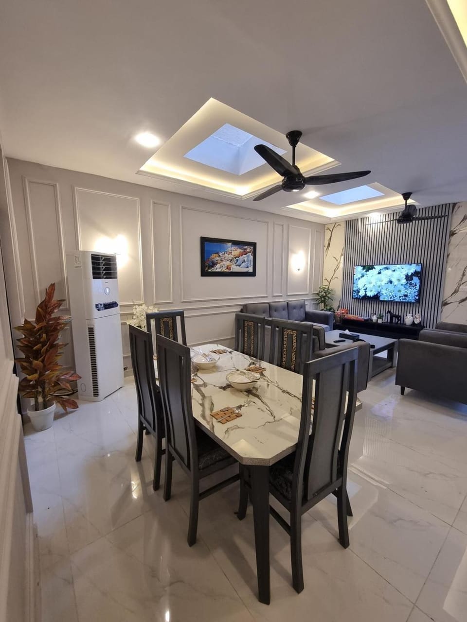Living room, Dining area