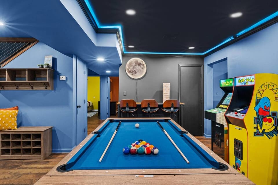 Billiard, Game Room