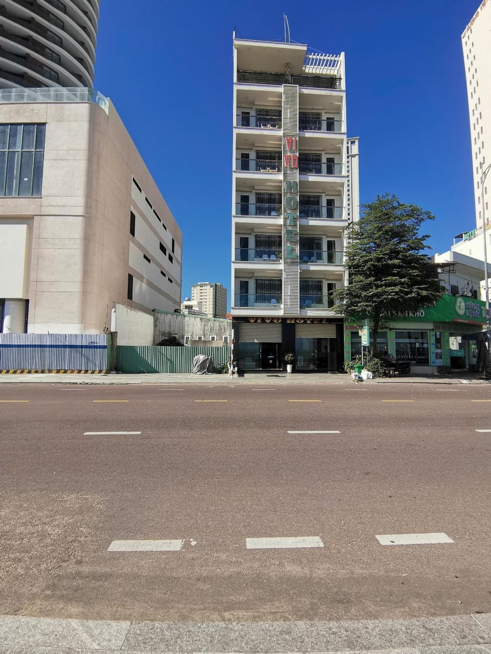 Property building, Day, Neighbourhood, Street view, Location