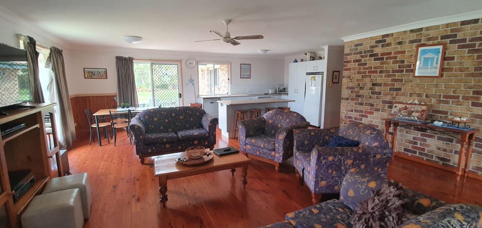 Rainbow Cottage - Rainbow Beach. Pets welcome House in Rainbow Beach