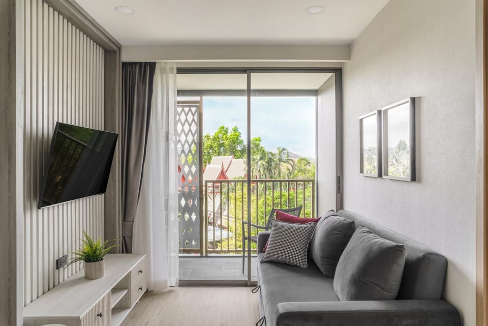 TV and multimedia, View (from property/room), Balcony/Terrace, Living room, Seating area