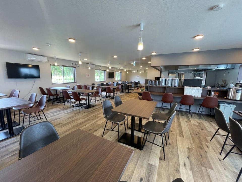 Restaurant/places to eat, Restaurant/places to eat, Communal lounge/ TV room