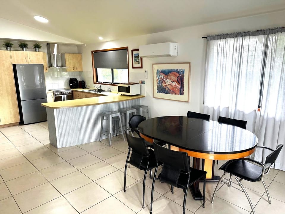 Central Park - Rainbow Beach. Pool. Pets House in Rainbow Beach