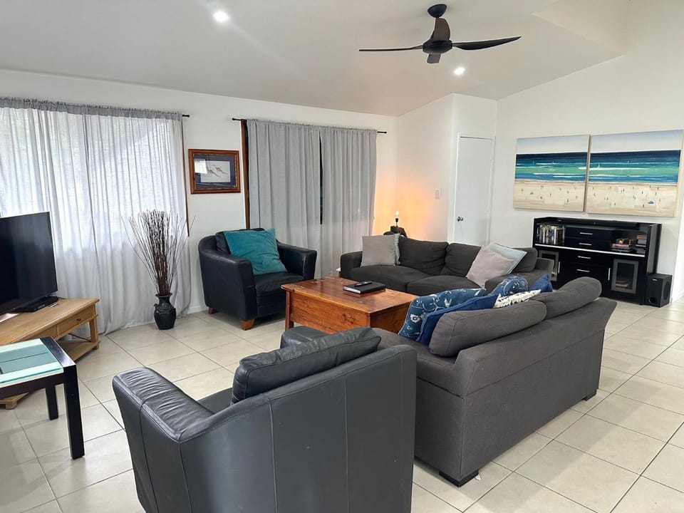 Central Park - Rainbow Beach. Pool. Pets House in Rainbow Beach