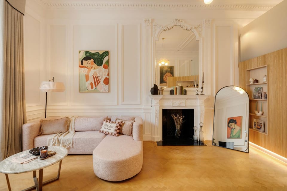 Living room, Seating area, flat iron, internet
