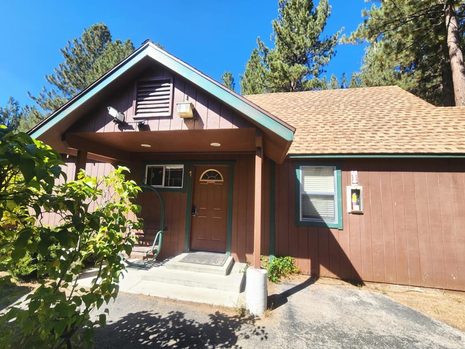 Creek Runner Lodge Motel in Big Bear