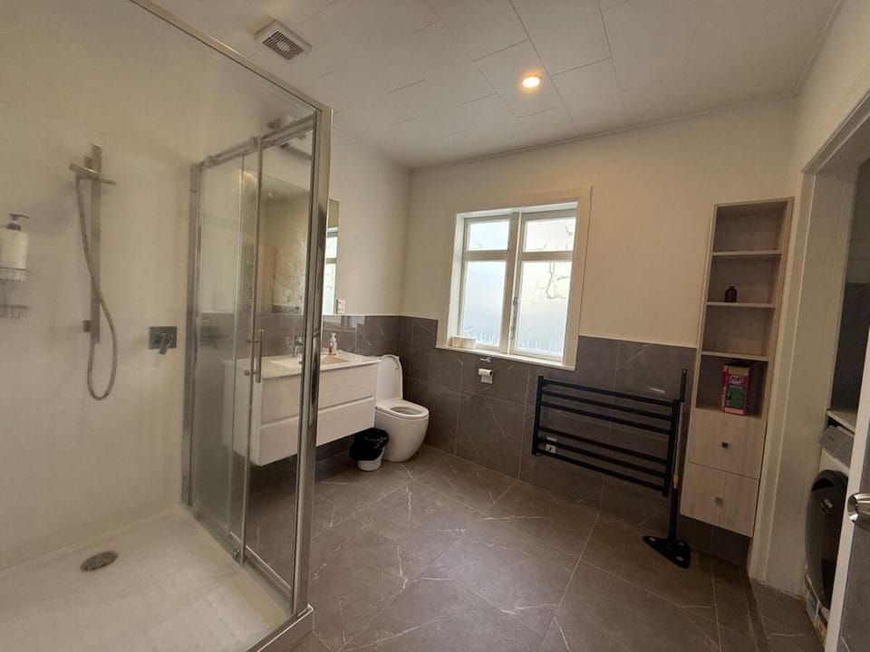 Spacious Surf-side 4 bedroom Retreat House in Wellington