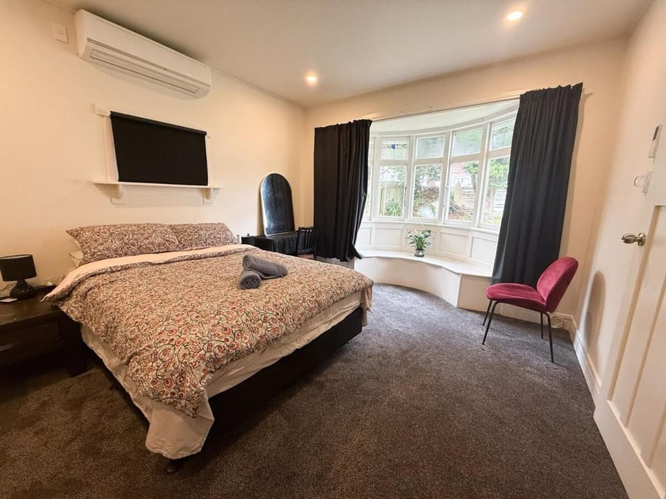 Spacious Surf-side 4 bedroom Retreat House in Wellington