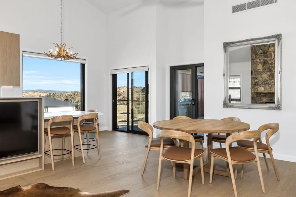 Abbott Retreat - Spa, EV Charger & Premium Luxury - 14 Abbott Street House in Jindabyne