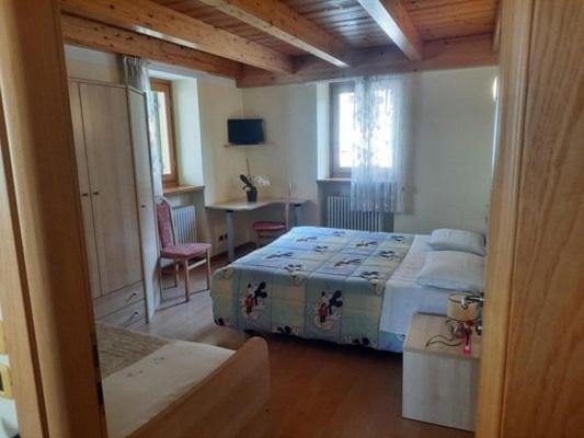 Bed, TV and multimedia, Living room, Bedroom, Mountain view, wardrobe