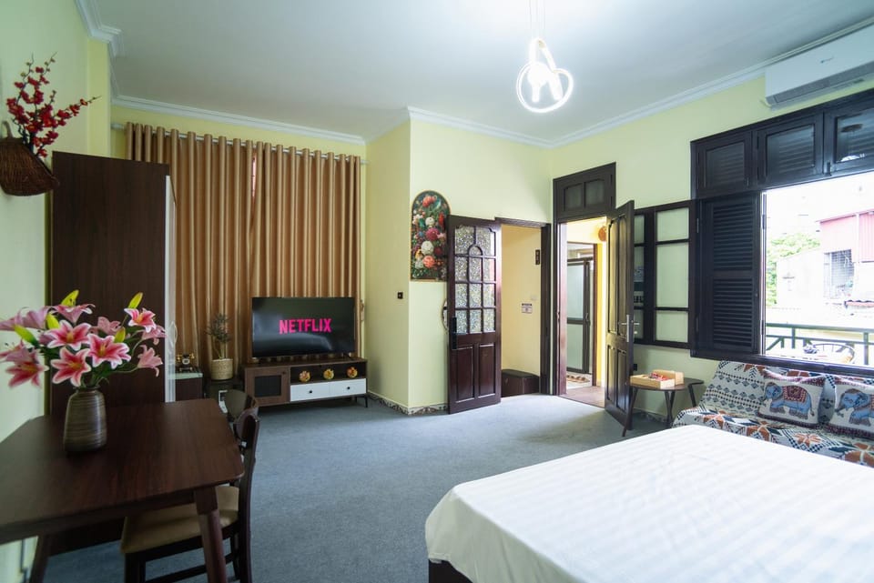 TV and multimedia, Photo of the whole room, Bedroom