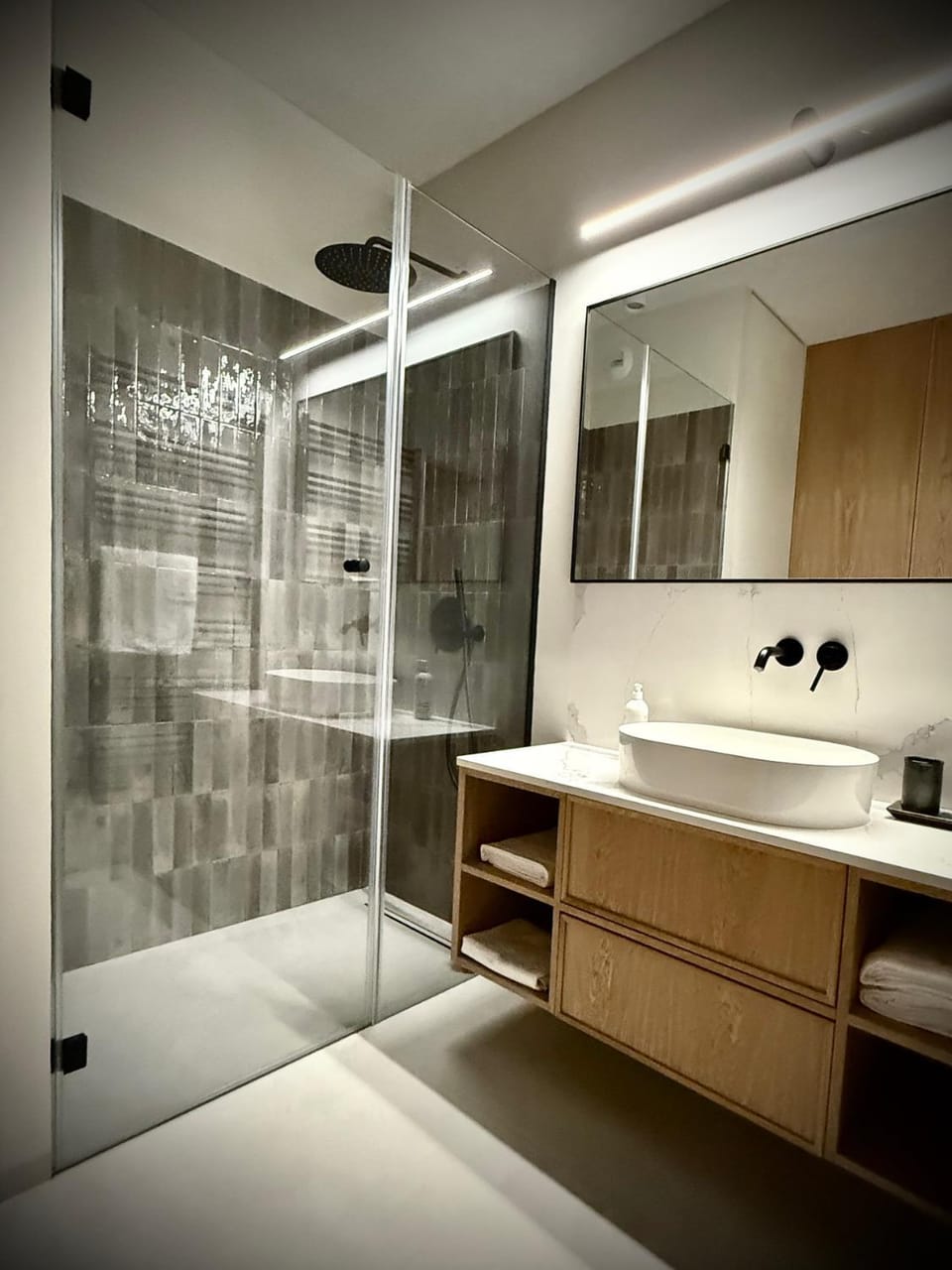 Shower, Bathroom, towels, washing machine