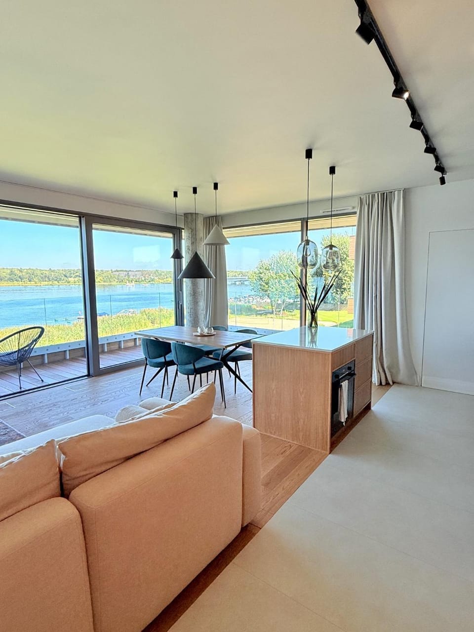 Natural landscape, View (from property/room), Balcony/Terrace, Living room, Seating area, Dining area