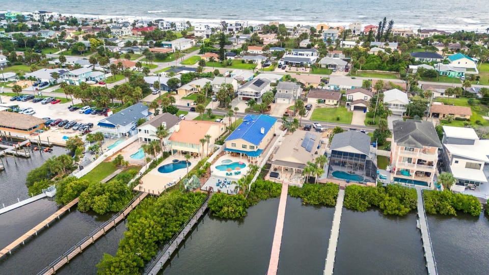 Luxury Riverfront Oasis Dock Pool & Walk 2 Beach House in Wilbur-By-The-Sea