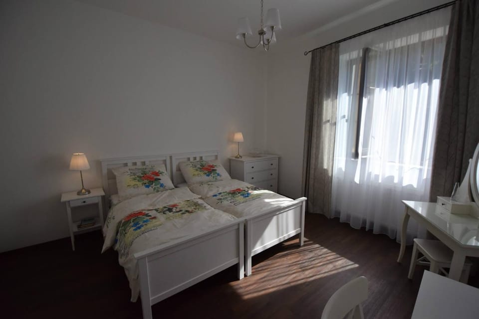 Day, Photo of the whole room